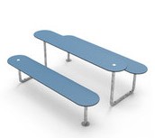 Schlanke Picknick Tisch/Bank-Kombination mit abgerundeten, organischen Enden, für Arbeitsrunden oder Zusammenkünfte an der frischen Luft. Je nach Ausführung für 4 oder 6 Personen.
